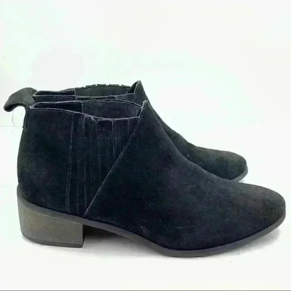 Coconuts El Torone ankle booties sz 7 black suede